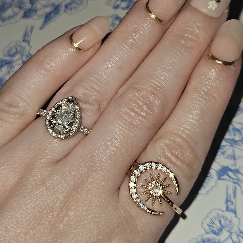Golden Crescent Ring - Picture 4 of 8